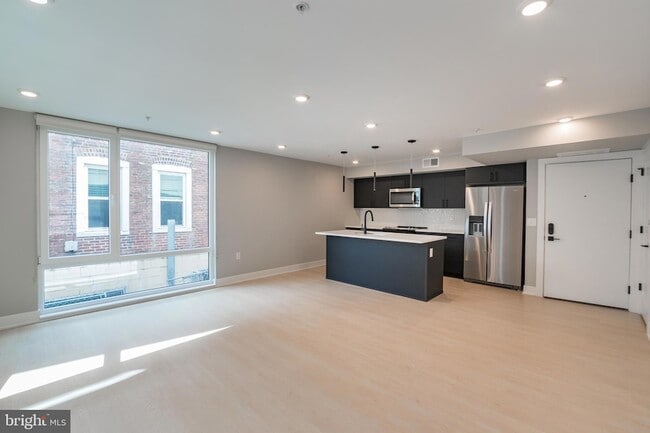 Foto del edificio - 6604 Ridge Ave