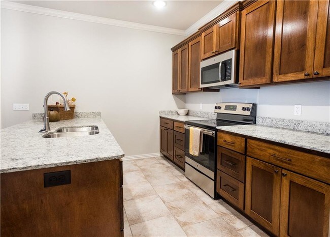 Building Photo - 7484 Peony Place