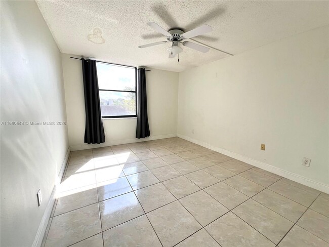 Foto del edificio - 14415 N Kendall Dr