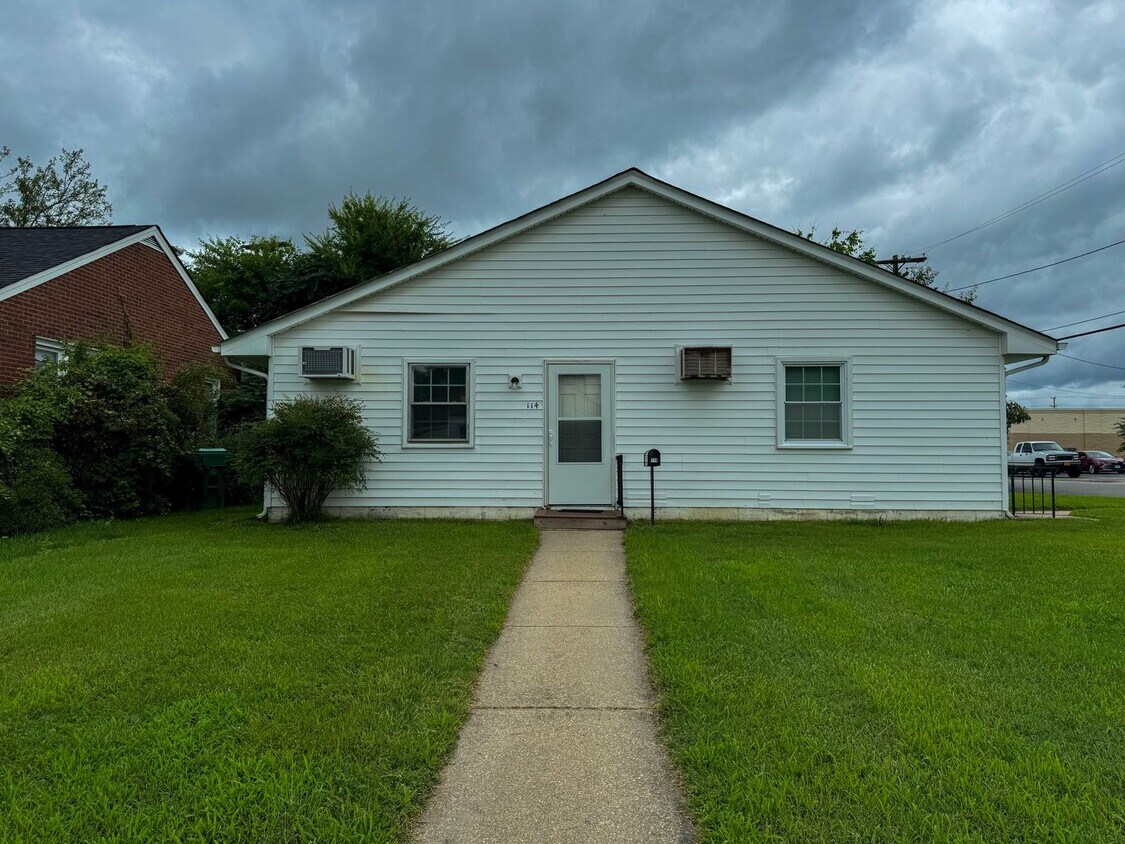 Primary Photo - 114 Oak Ave