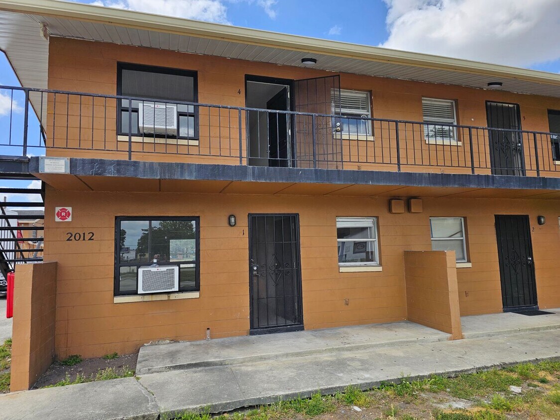 Primary Photo - Large Updated 1 Bed Condo