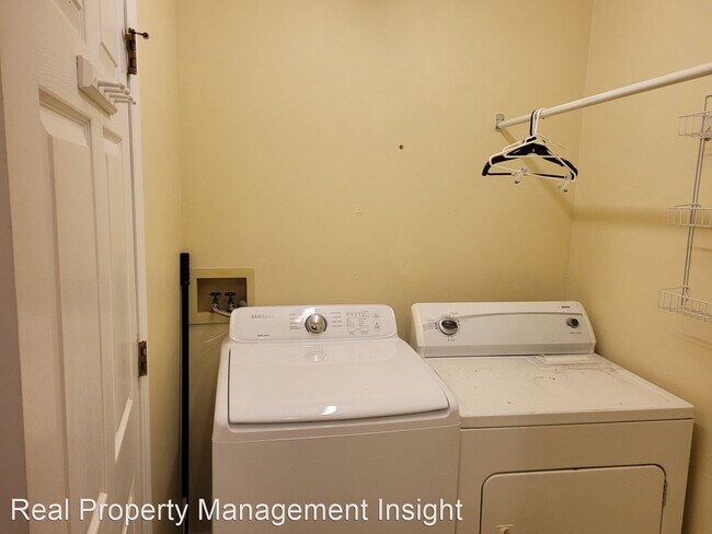 Building Photo - 2 br, 1.5 bath House - 485 Pickett Street