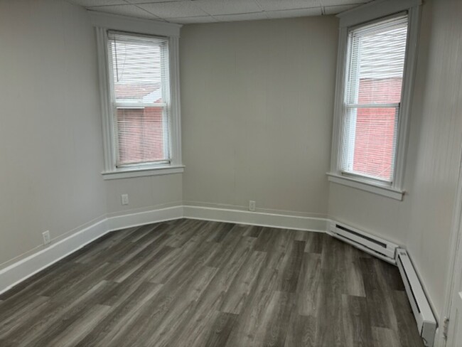 Building Photo - 1392 Summer