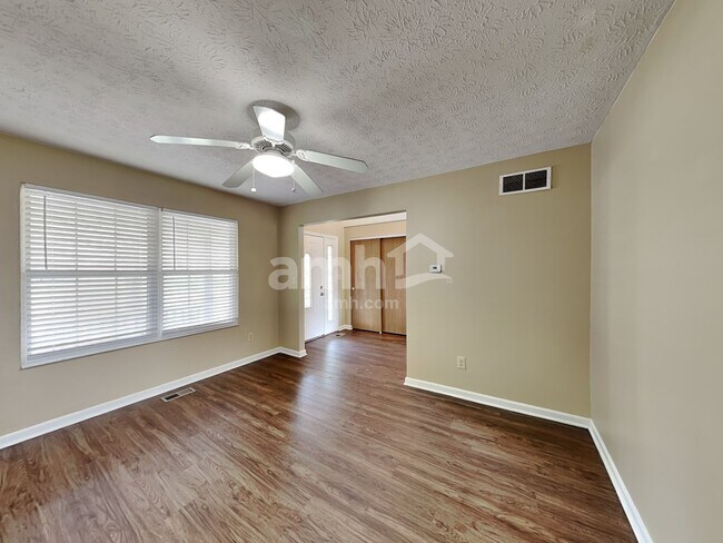 Foto del edificio - 4363 Squaw Valley Dr