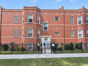 Building Photo - 3902 W Belden Ave
