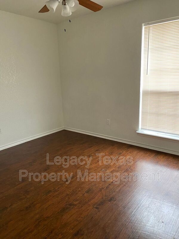 Building Photo - 404 N Anglin St