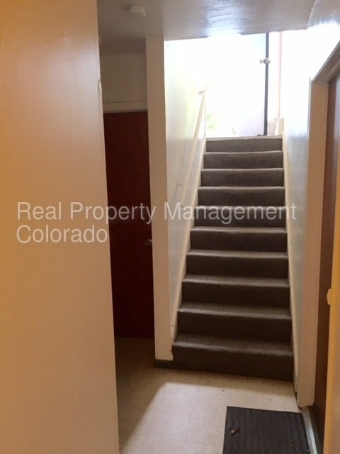 Building Photo - Lovely Apartment in Golden