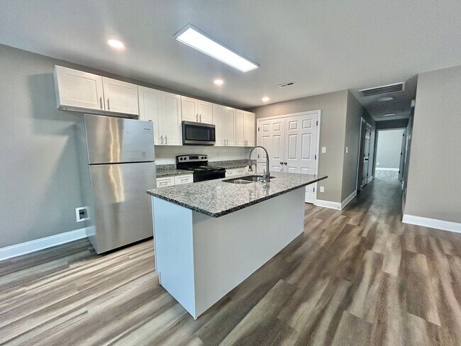 Building Photo - Newer construction-3 bedroom, 2 bath!