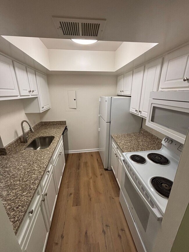 Foto del edificio - Updated 3Bedroom/2Bathroom - Great Location!