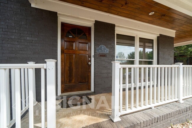 Building Photo - 2 11th Ct N