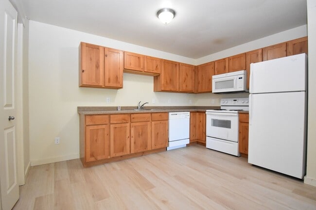 Building Photo - 807 W Villard St