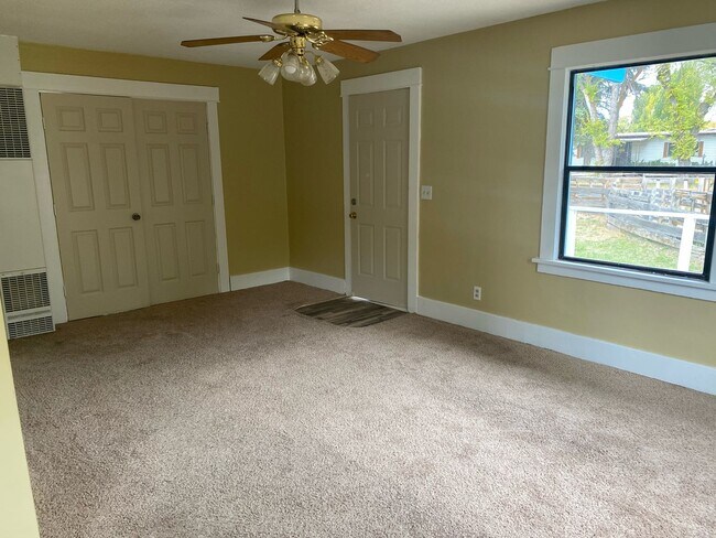 Building Photo - Peaceful 2 Bedroom 1 Bath House