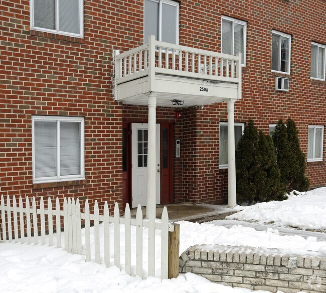 Building Photo - 230-252 Morris St