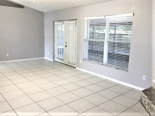 Building Photo - 805 Topaz Dr