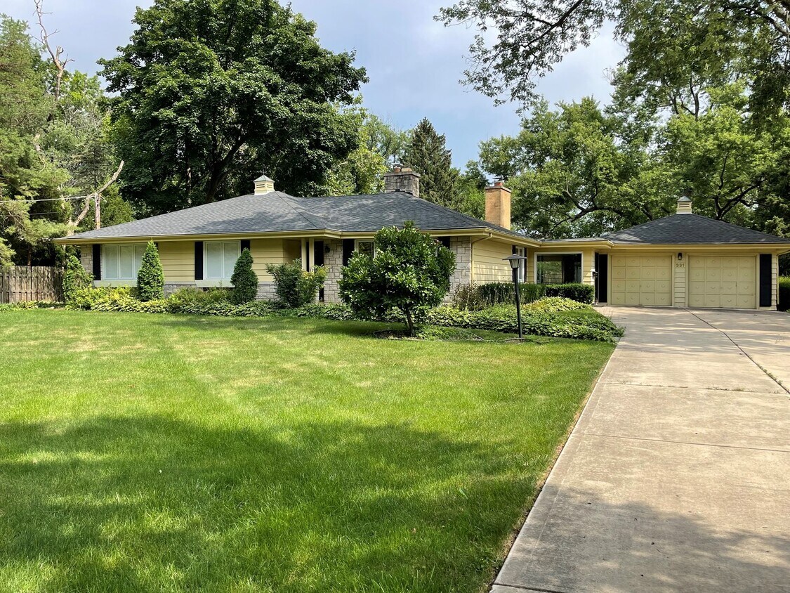 331 Lorraine St, Glen Ellyn, IL 60137 House Rental in Glen Ellyn, IL