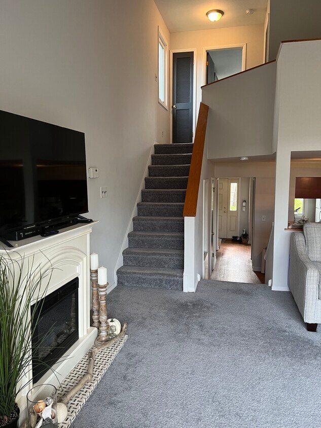 Living Room - 165 Shore Blvd