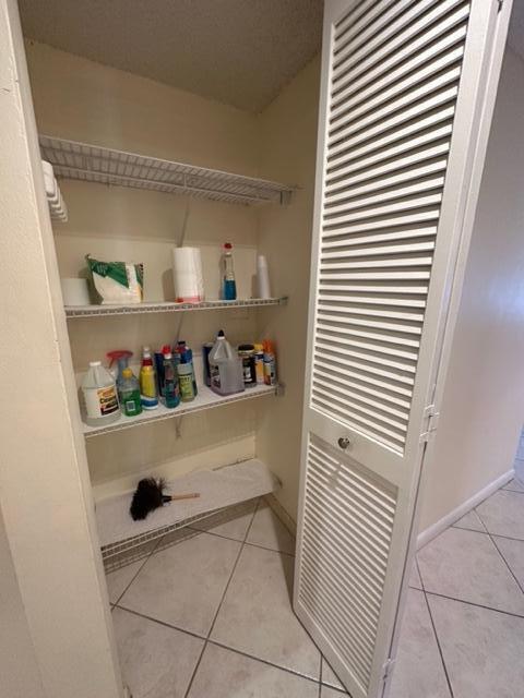 Foto del edificio - 5040 Rose Hill Dr