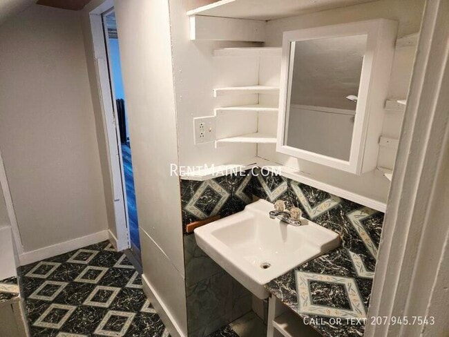 Building Photo - 67 Cedar St