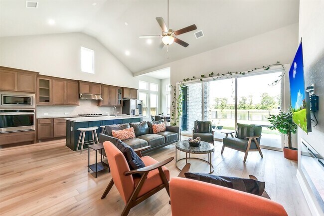 Building Photo - 28289 Emerald Bnd