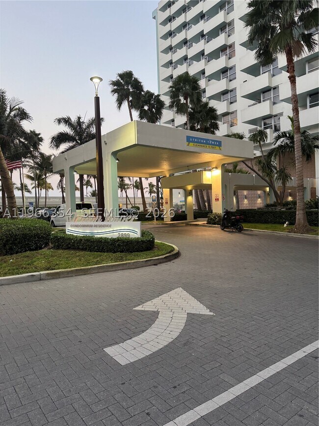 Foto del edificio - 2899 Collins Ave