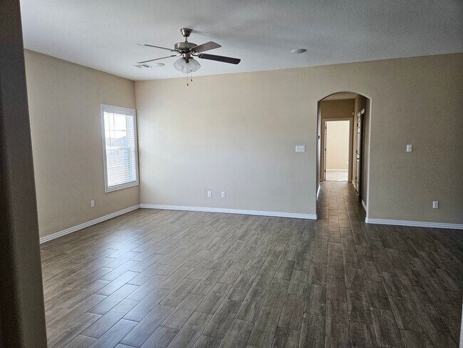 Building Photo - 3 Bedroom Duplex for Rent in Chaffee Cross...