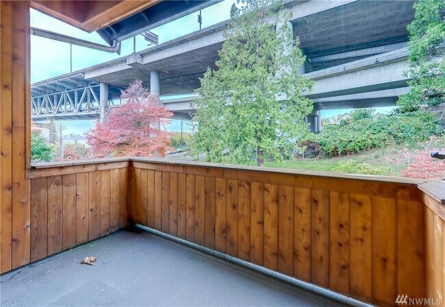 Foto del edificio - 4032 Pasadena Pl NE