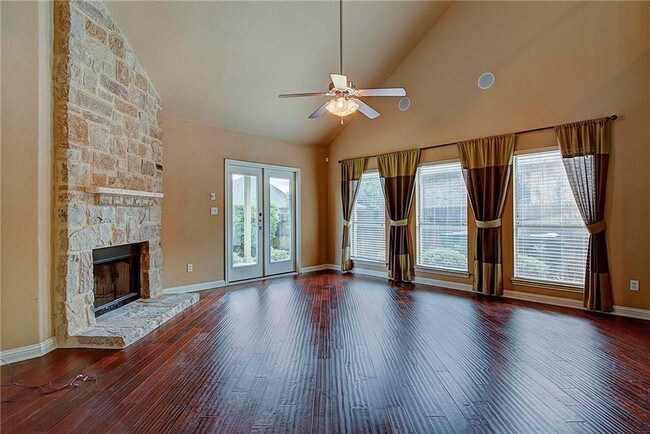 Foto del edificio - 2409 Santa Clara Ln
