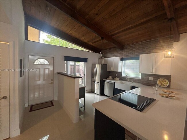 Building Photo - 322 Briarwood Cir