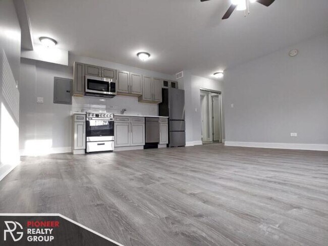 Building Photo - 1 bedroom in CHICAGO IL 60626