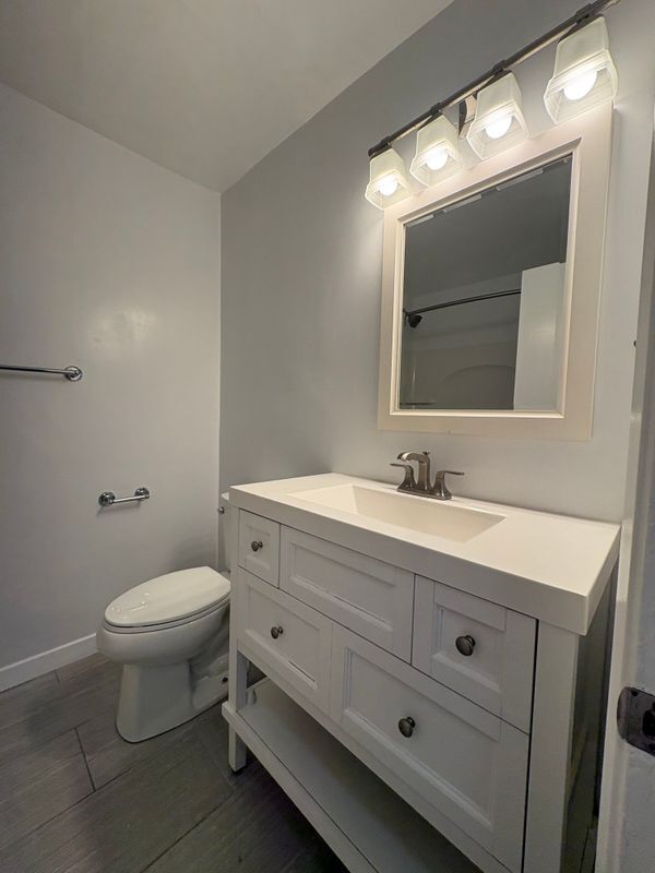 Foto del edificio - 24311 Santa Clara Ave