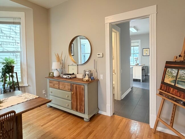 Building Photo - 3016 N Clifton Ave