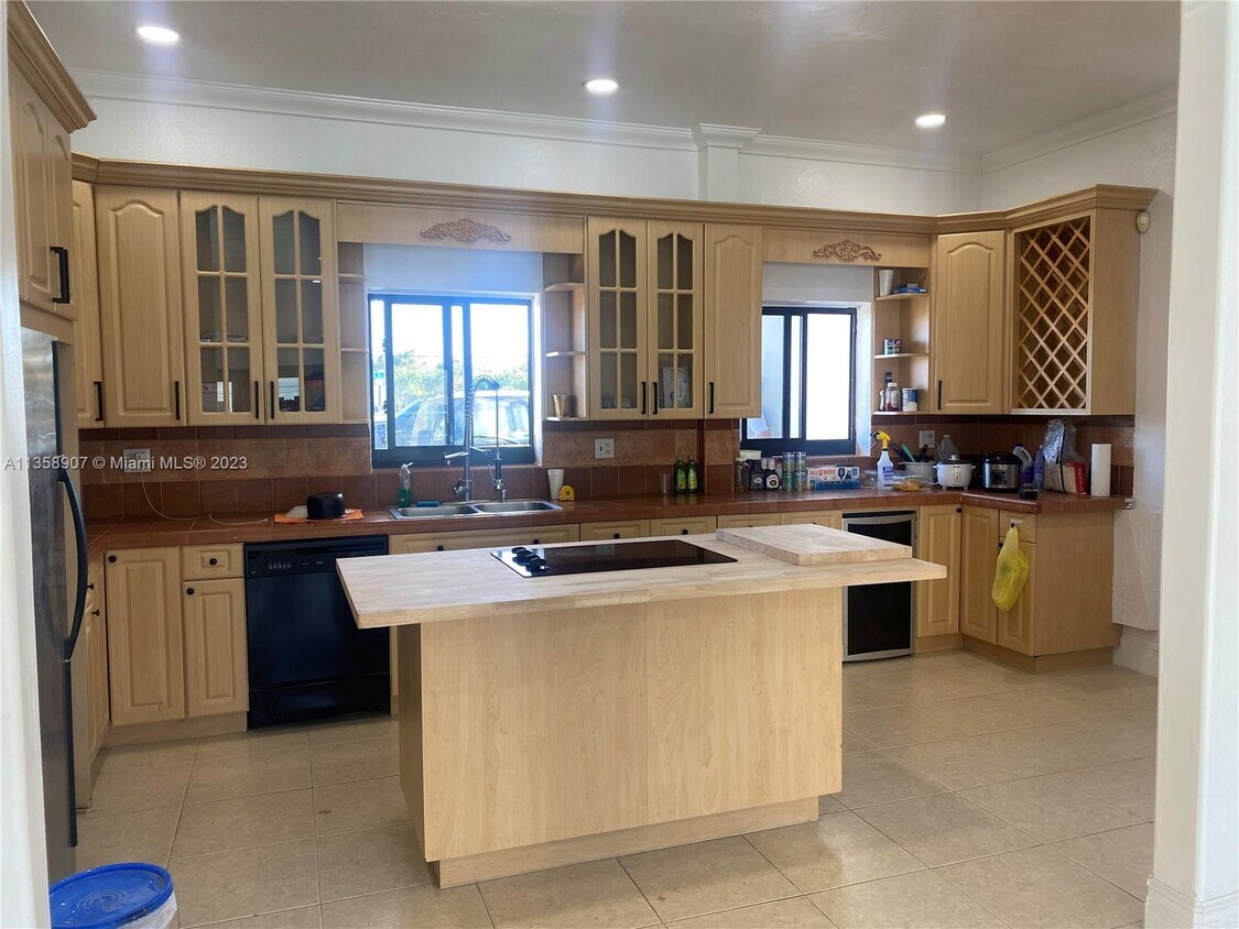 Foto del edificio - 8531 SW 16th Ter