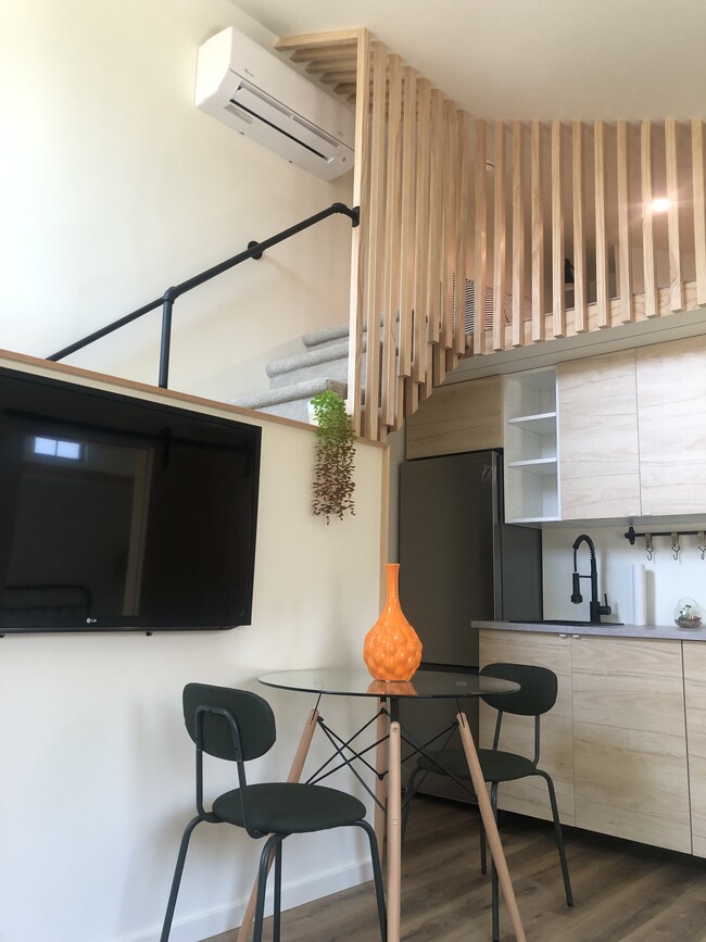 Foto del edificio - 7044 McLaren Ave
