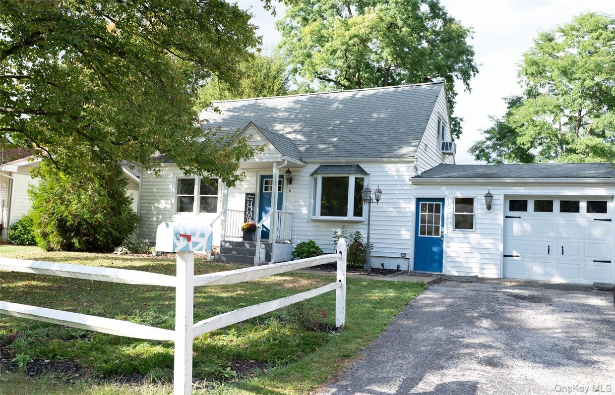 Primary Photo - 6 Christopher Ave
