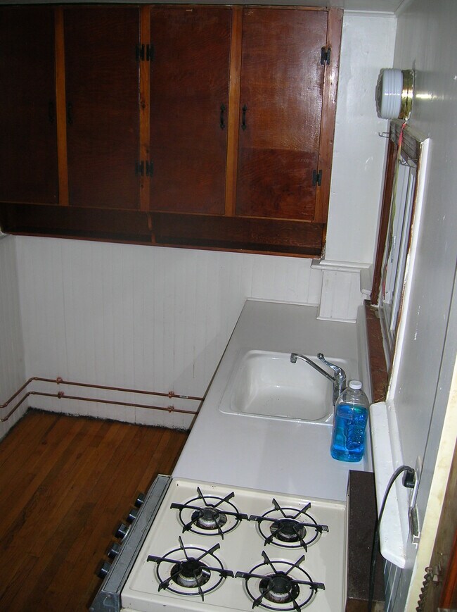 Building Photo - 111 Eldredge St
