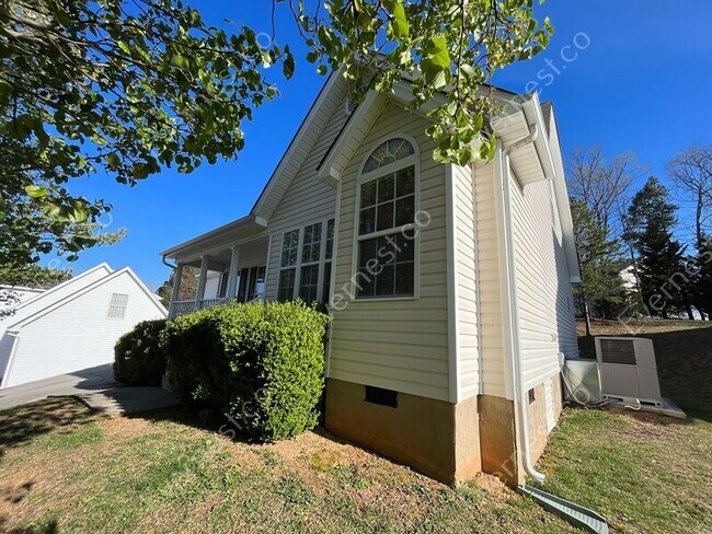 Foto del edificio - 1248 Brookfield Ct NE