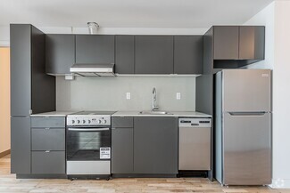 Building Photo - 4350 Av. de l'Hôtel-de-Ville