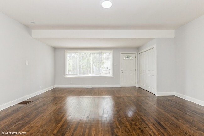 Foto del edificio - 4646 W Warwick Ave