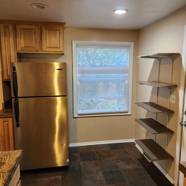 Foto del edificio - 4 Bed | 2 Bath House in the lower Rattlesnake