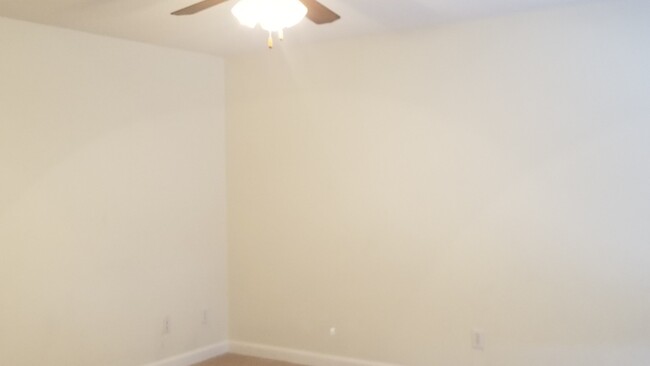 Foto del edificio - 1604 Stroll Cir