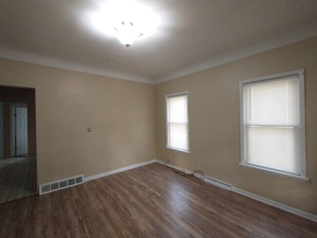 Building Photo - 1508 Bever Ave SE