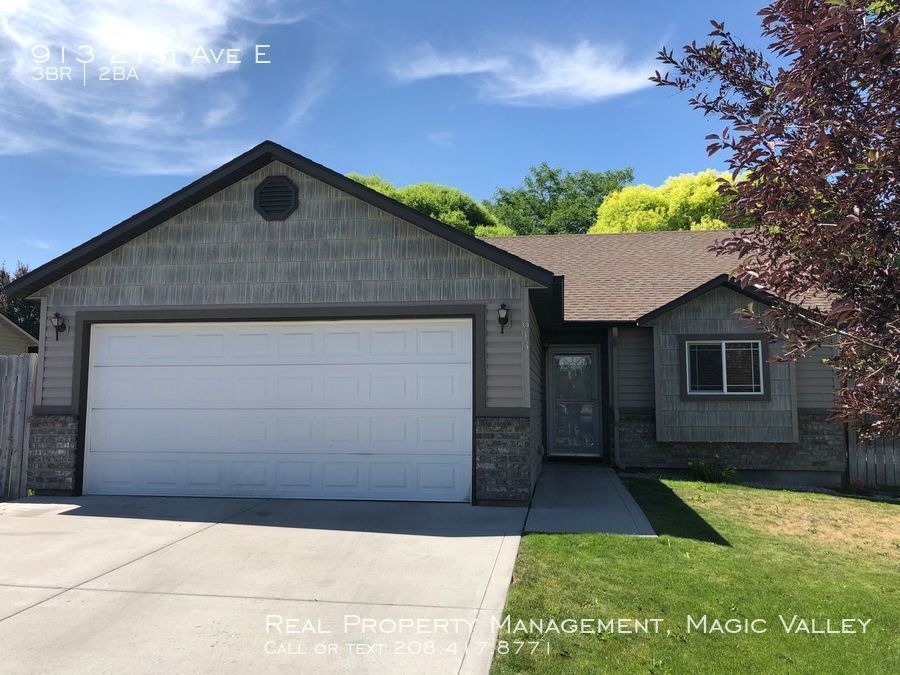 Foto principal - 3 bedroom, 2 bath Family Home - North Jerome