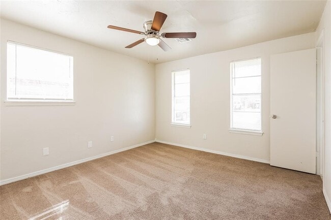 Building Photo - 5516 S Dimple Dr