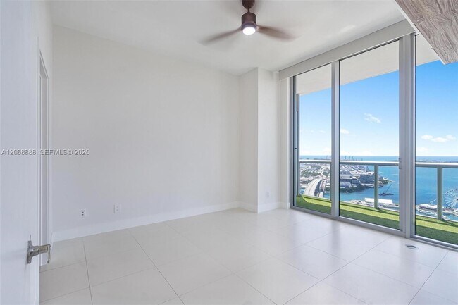 Foto del edificio - 888 Biscayne Blvd