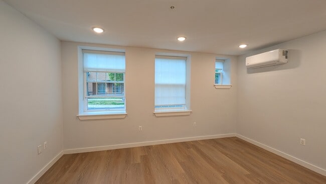 Building Photo - 55 Tunxis Ave
