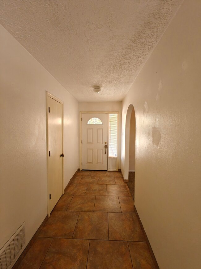 Foto del edificio - 7400 Santa Fe Trl NW