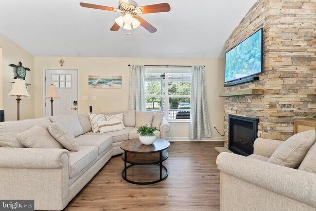 Foto del edificio - 305 Cedar Ln
