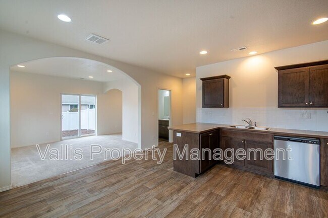 Building Photo - 4850 Heathwood St NE