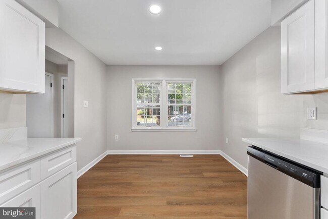Foto del edificio - 14843 Emberdale Dr