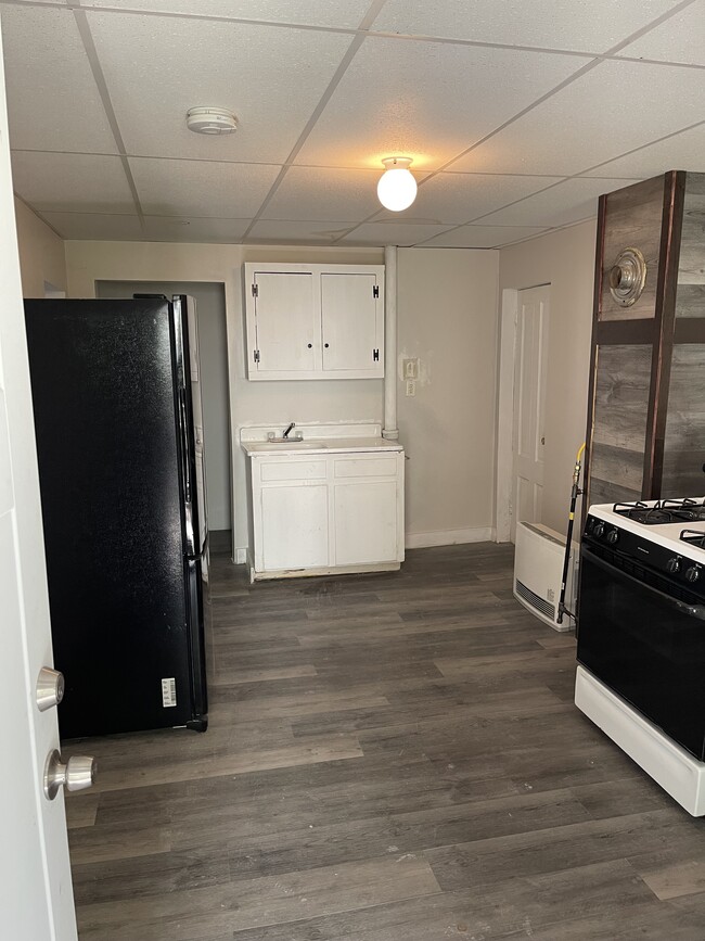 Kitchen - 219 Pine St